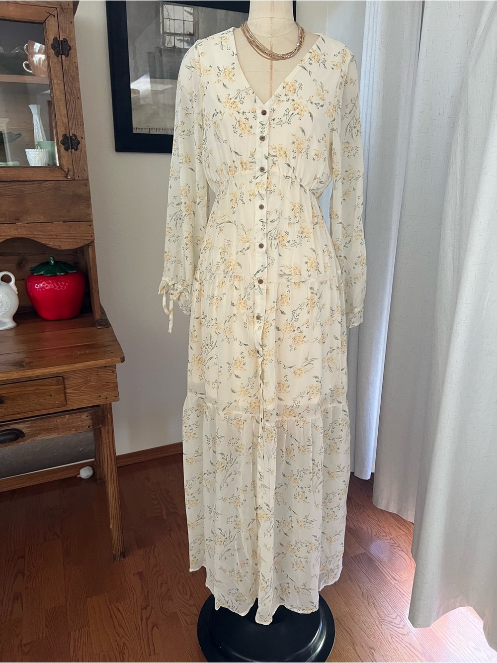 Wishlist Dorothy floral maxi dress size small